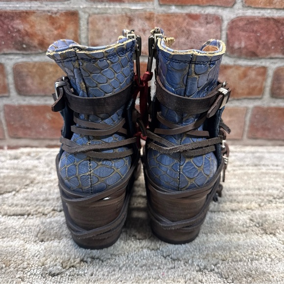 Freebird by Steven Crue Women's Leather Bootie Boots Blue, Size 7 Ankle Zip - Picture 3 of 13